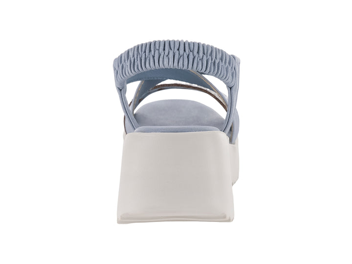 Sandalia azul para niña con suela de plataforma blanca y adorno frontal.