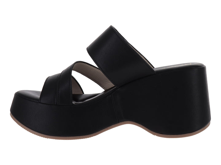 Sandalia de plataforma color negro para mujer con hebilla decorativa dorada y tacón ancho.