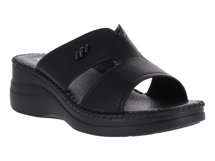 Sandalia de plataforma color negro para mujer con diseño casual y suela gruesa.