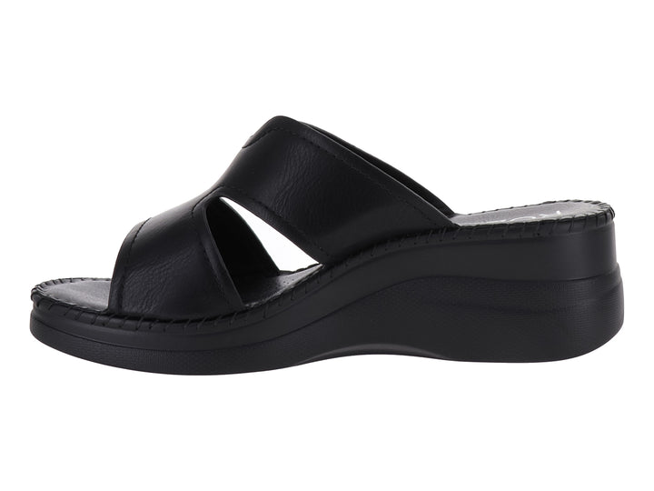 Sandalia de plataforma color negro para mujer con diseño casual y suela gruesa.