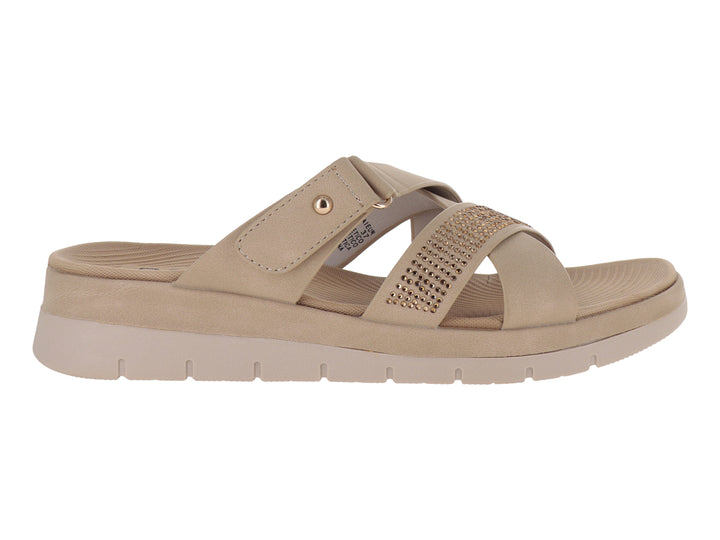 Sandalia de plataforma color camel con correa ajustable y detalles dorados.