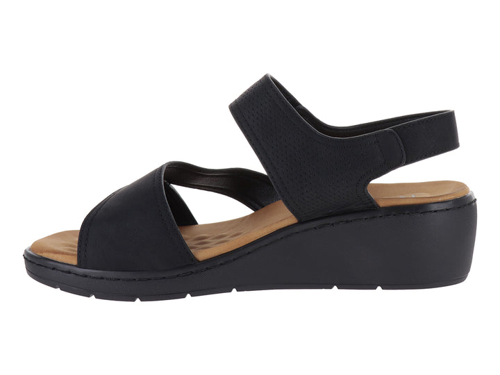 Sandalia de plataforma color negro con detalle dorado en la correa y plantilla beige.