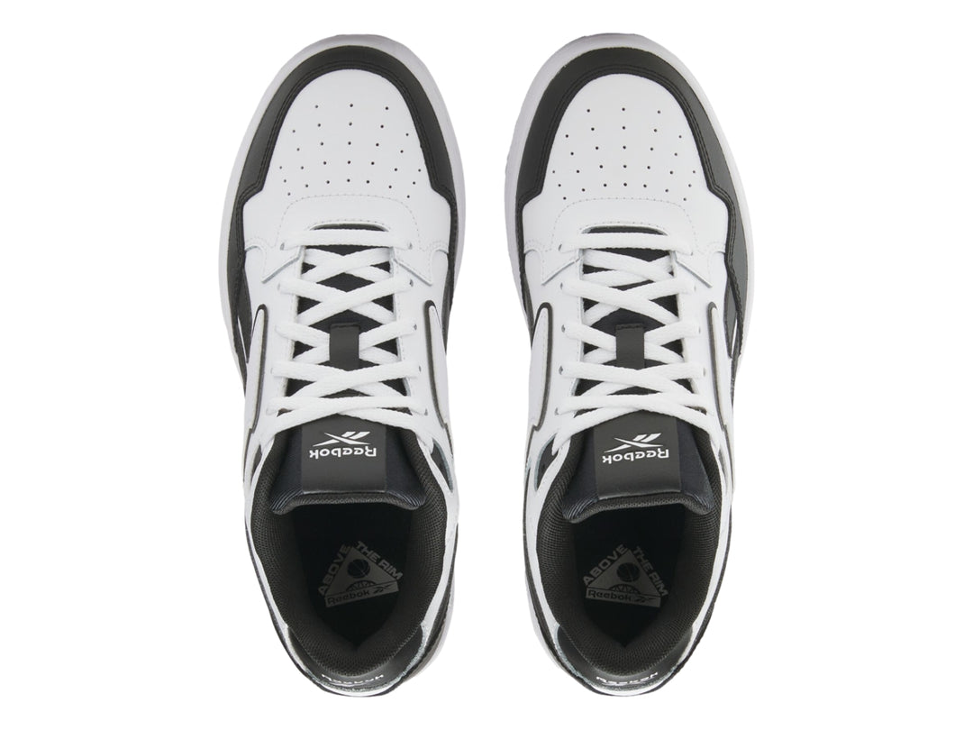 Tenis Reebok modelo ATR Chill en colores blanco y negro con suela blanca ancha.