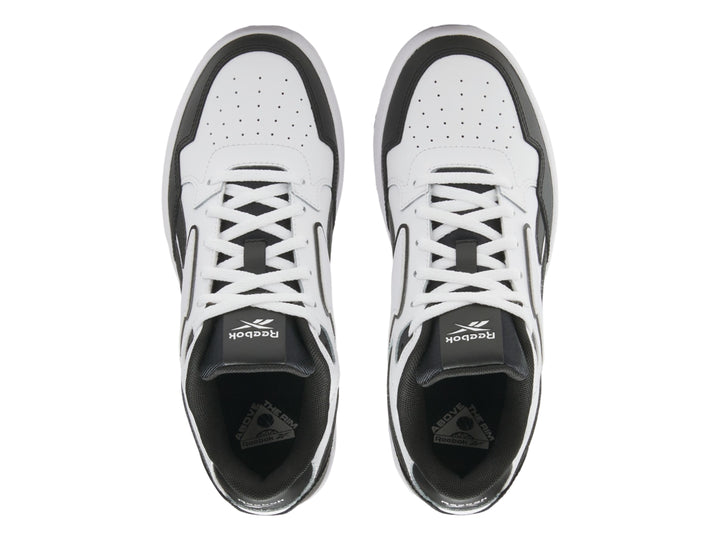 Tenis Reebok modelo ATR Chill en colores blanco y negro con suela blanca ancha.