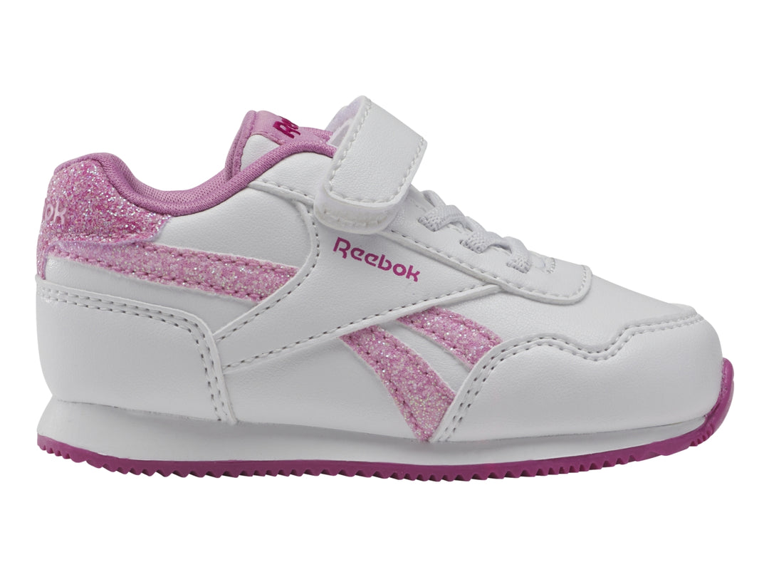 Tenis blancos Reebok para niña con detalles en rosa brillante y suela rosa.