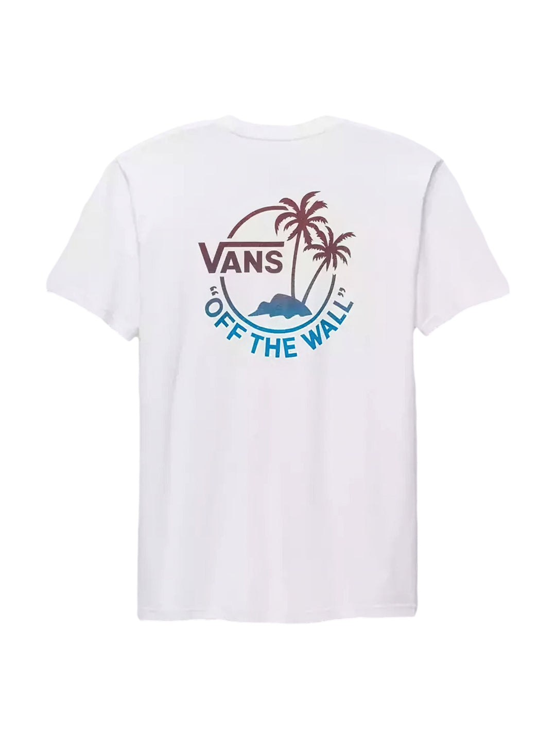 Hombre vistiendo una camiseta blanca de manga corta marca Vans con un pequeño gráfico en el pecho.