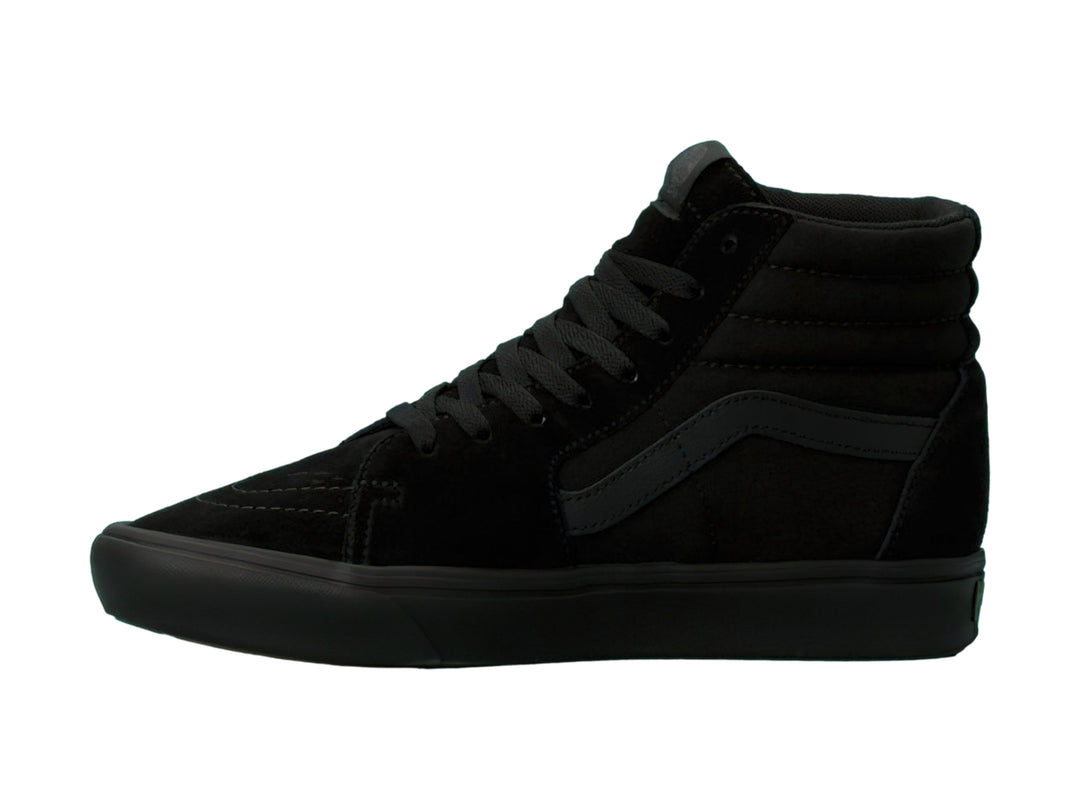 Tenis Vans Sk8-Hi color negro total, estilo bota con cordones y suela plana.