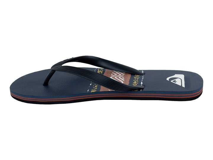 Sandalias Quiksilver color gris con detalles decorativos en marrón y blanco en la plantilla.