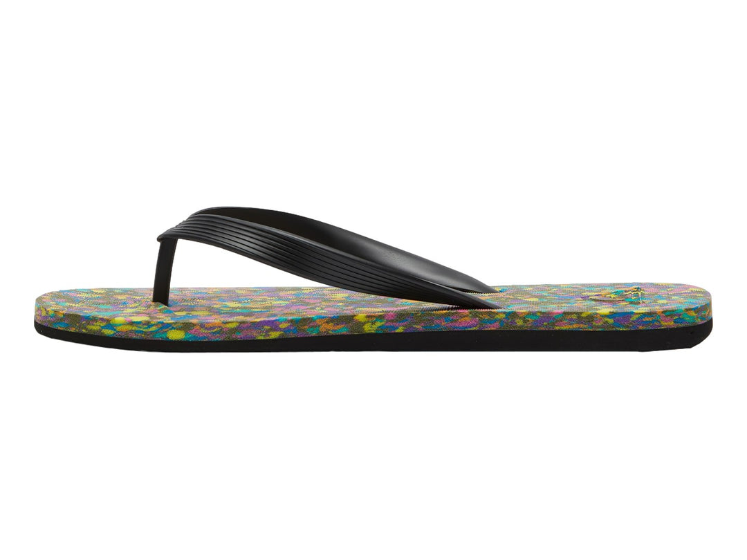 Sandalias Quiksilver con correa negra y suela multicolor moteada.