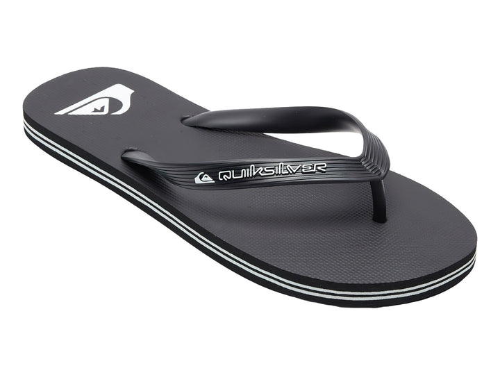 Sandalias Quiksilver color negro con detalles en blanco y logotipo en la correa y planta.