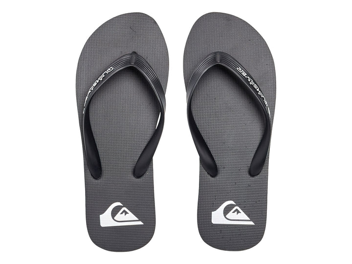 Sandalias Quiksilver color negro con detalles en blanco y logotipo en la correa y planta.