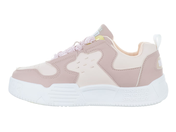 Tenis deportivos para niña en colores beige y rosa con suela blanca y detalles morados.