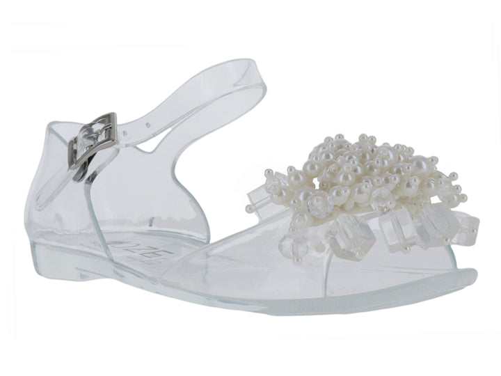 Sandalia transparente para niña con detalle de perlas blancas en la punta y correa con hebilla.