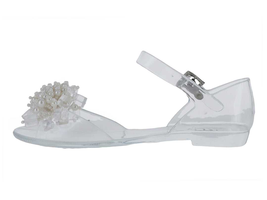 Sandalia transparente para niña con detalle de perlas blancas en la punta y correa con hebilla.