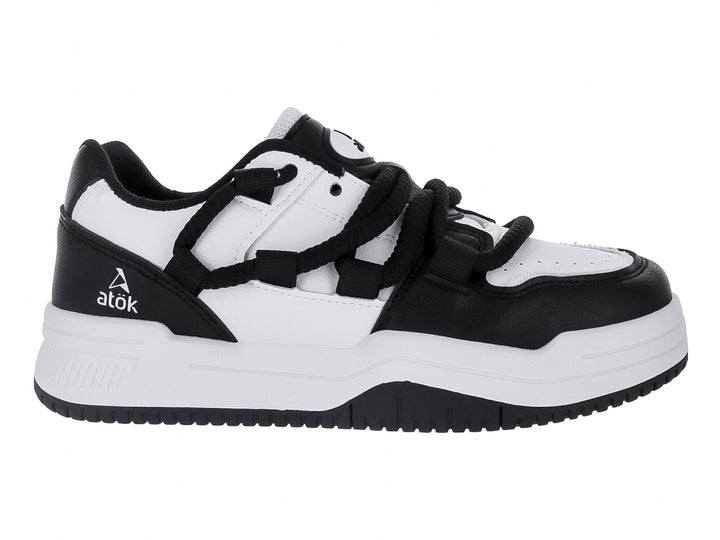 Tenis deportivos ATOK en colores blanco y negro con suela de plataforma y cordones anchos.