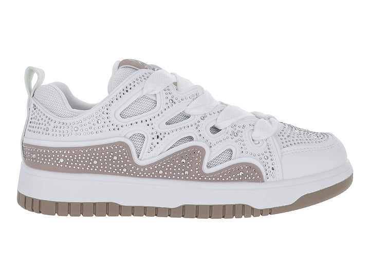Tenis blancos para mujer con detalles en beige y aplicaciones de brillantes en los laterales y suela blanca.