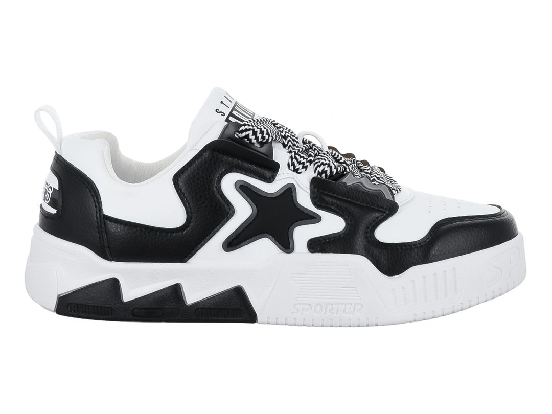 Tenis blancos y negros con diseño de estrella lateral y suela gruesa.