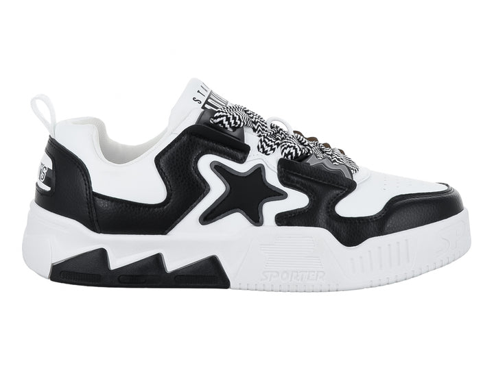 Tenis blancos y negros con diseño de estrella lateral y suela gruesa.