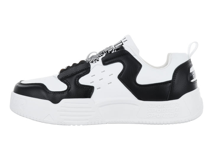 Tenis blancos y negros con diseño de estrella lateral y suela gruesa.