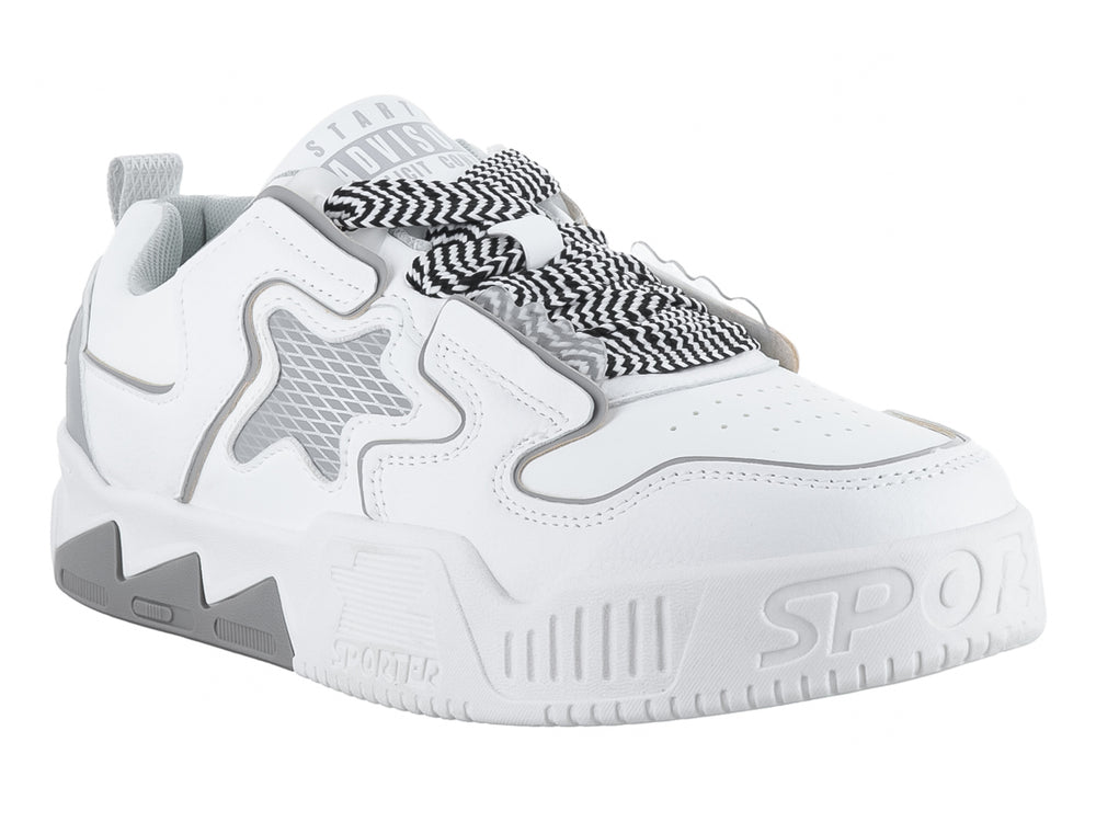 Tenis deportivos chunky color blanco con detalles en gris y suela ancha.