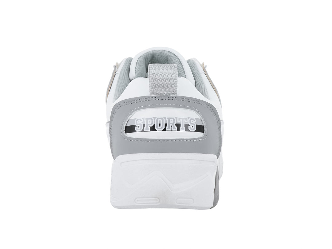 Tenis deportivos chunky color blanco con detalles en gris y suela ancha.