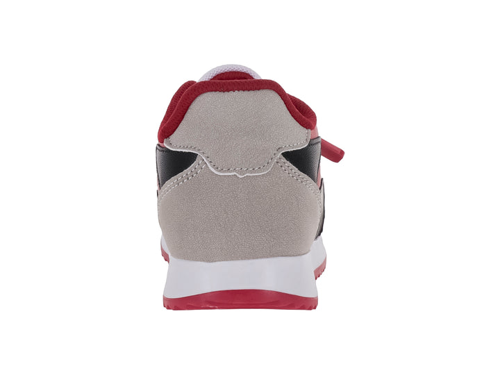 Tenis deportivos para niños en colores negro, rojo y blanco con suela dentada roja.