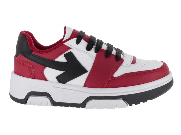 Tenis infantiles color rojo, blanco y negro con suela blanca y detalle de flecha negra lateral.