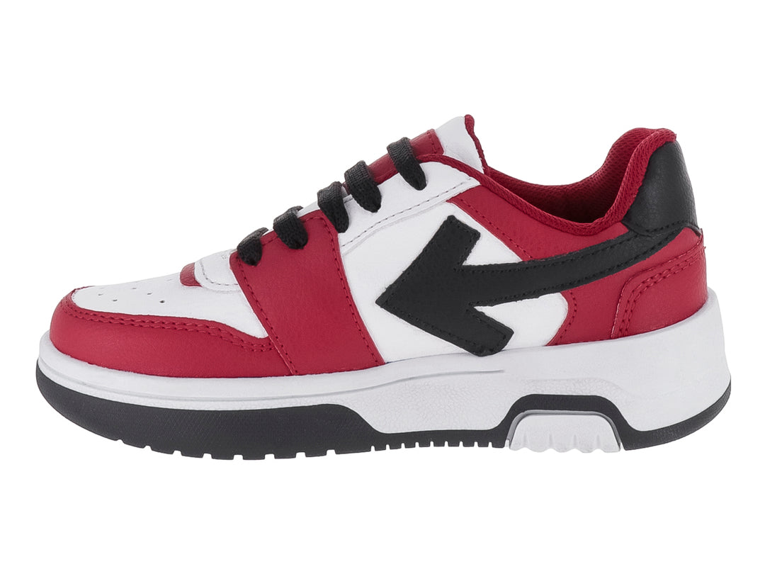 Tenis infantiles color rojo, blanco y negro con suela blanca y detalle de flecha negra lateral.