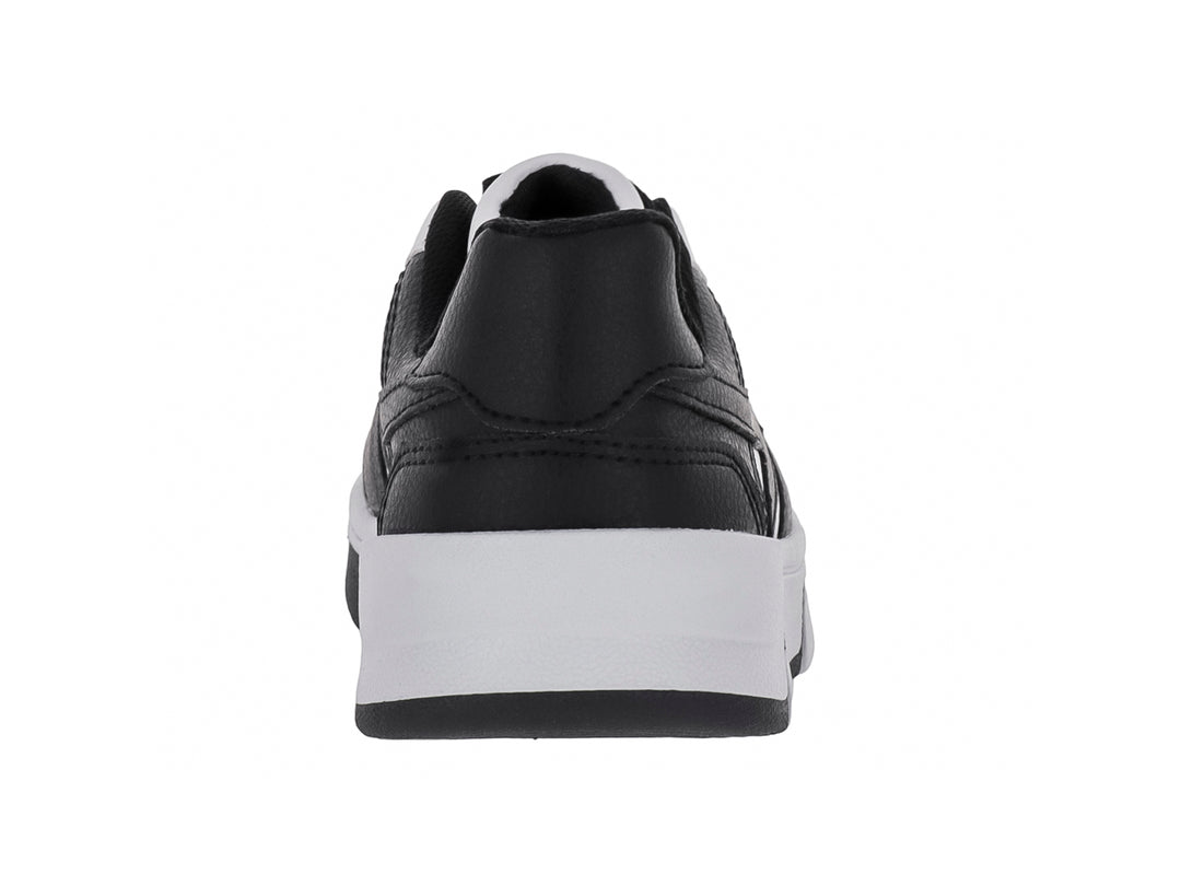 Tenis infantiles New Boys en colores blanco y negro con suela blanca y detalles negros.