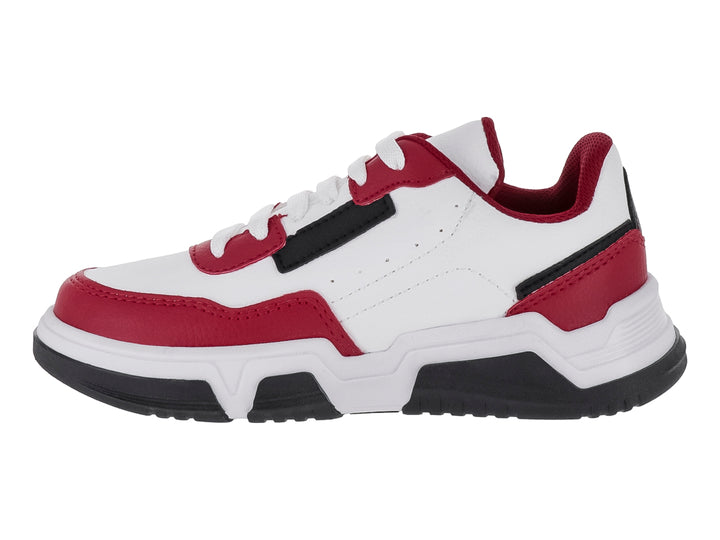 Tenis para niño en colores blanco, rojo y negro con suela robusta y cordones blancos.