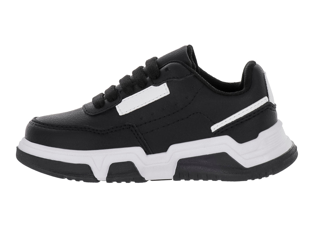 Tenis infantiles color negro con suela blanca y detalles laterales blancos.