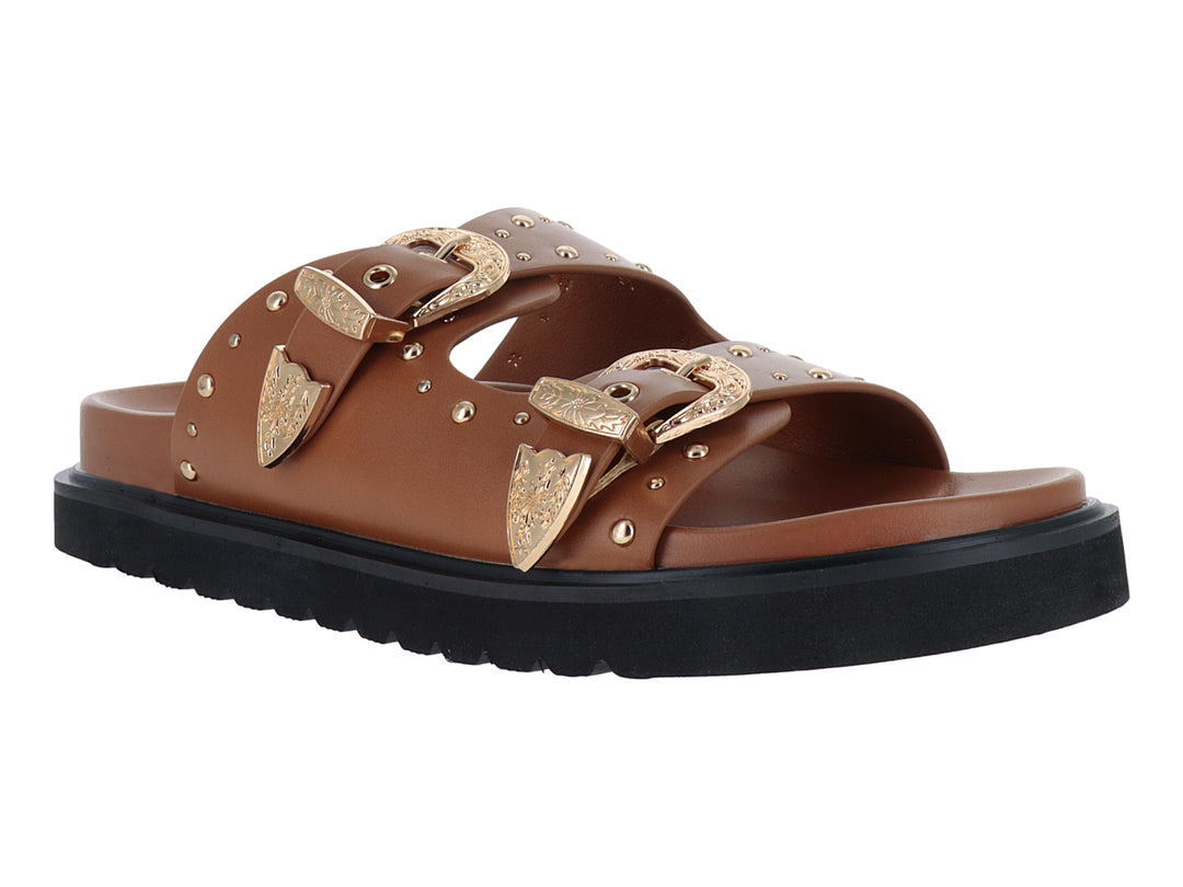 Sandalia slide color marrón con suela negra track y hebillas decorativas doradas.