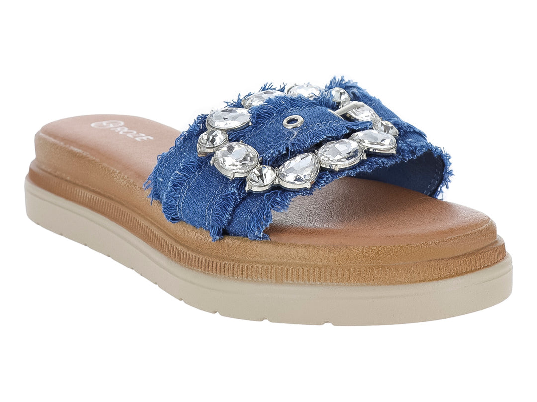 Sandalia azul de marca ROZE con correa decorada con pedrería brillante y suela beige.