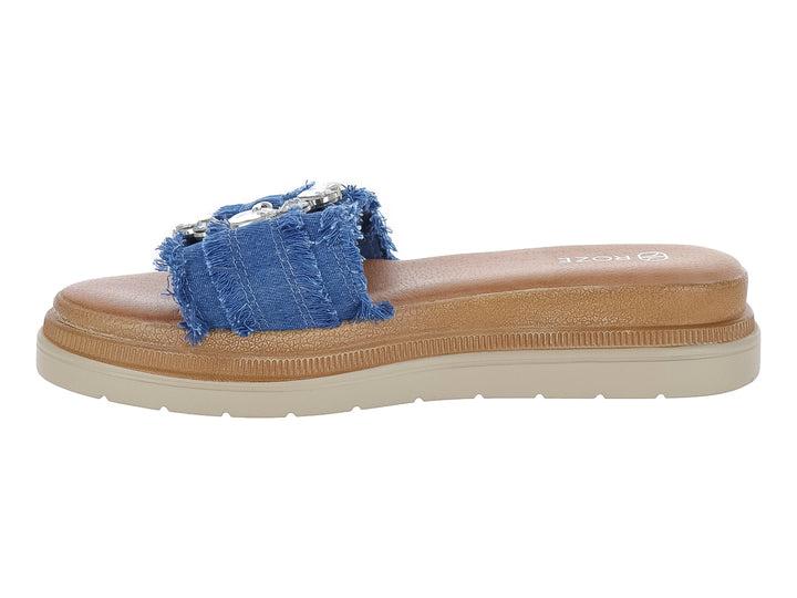 Sandalia azul de marca ROZE con correa decorada con pedrería brillante y suela beige.