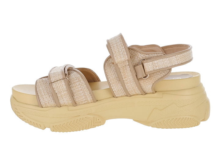 Sandalia de plataforma color beige con correas de tela y suela gruesa.