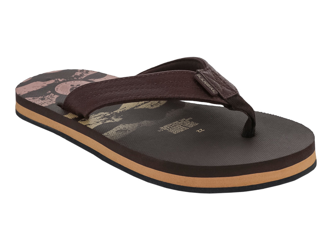Sandalias tipo chanclas de color café oscuro con una franja beige en la suela.