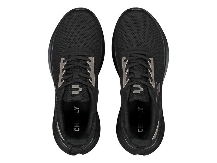 Tenis deportivos Charly color negro con detalles en gris y suela negra.
