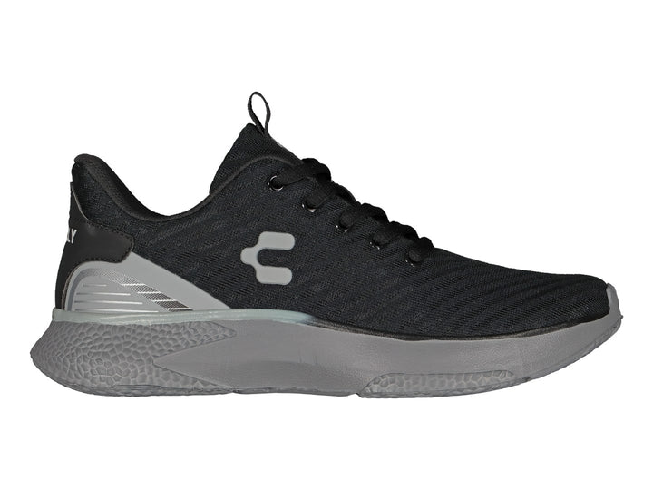 Tenis deportivos Charly en color negro con suela y detalles en gris.