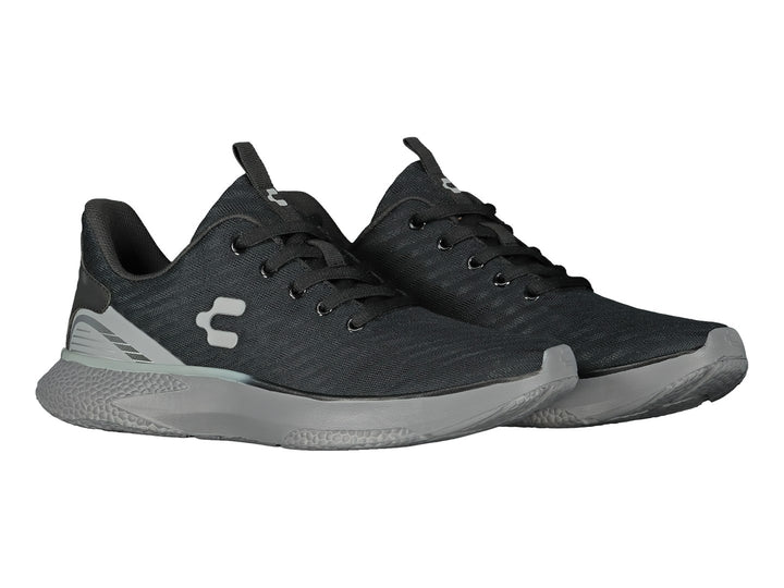 Tenis deportivos Charly en color negro con suela y detalles en gris.
