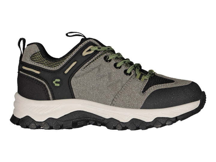 Zapato deportivo Charly en color gris con detalles negros y verdes, suela blanca y negra para actividades al aire libre.