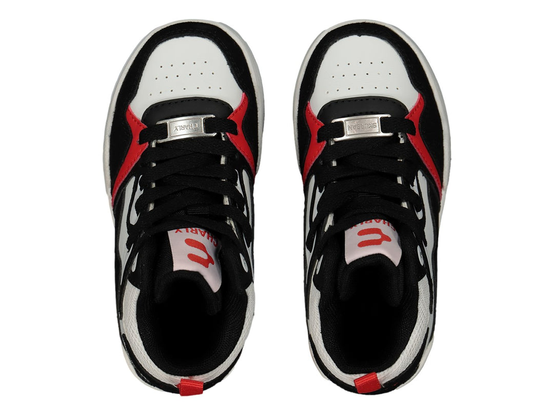 Tenis deportivos de bota en colores negro, blanco y rojo con suela blanca y cámara de aire roja.
