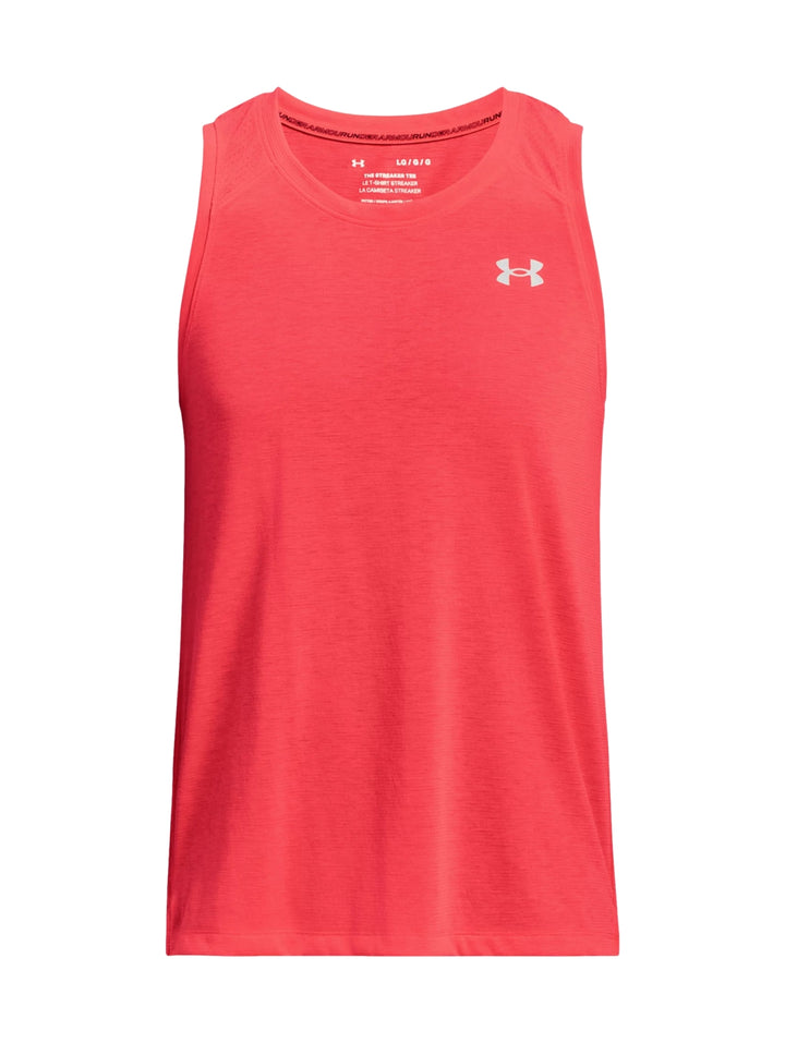 Hombre vistiendo una camiseta deportiva sin mangas de color rojo de la marca Under Armour.