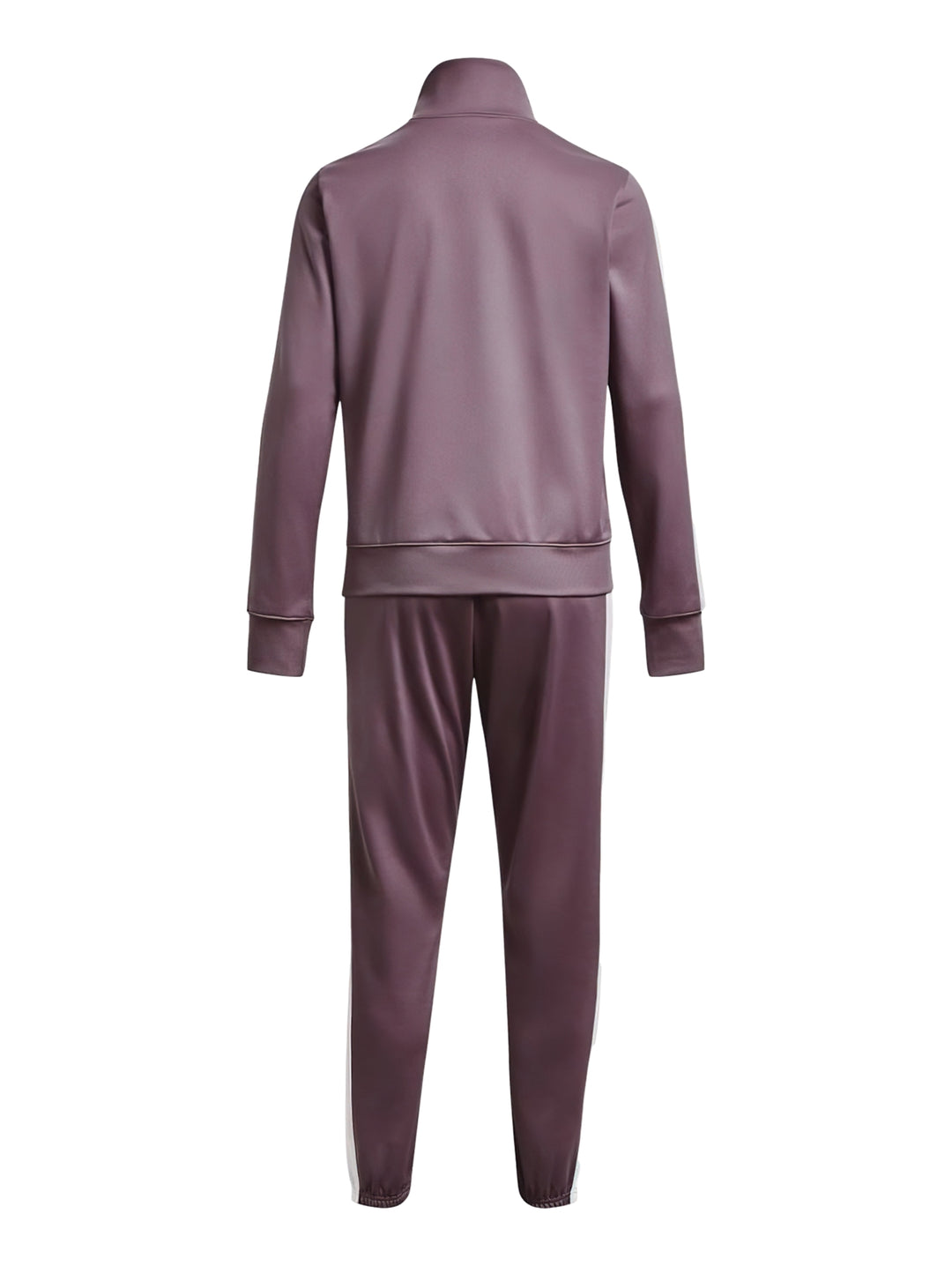 Mujer vistiendo un conjunto deportivo Under Armour de color morado con detalles blancos.
