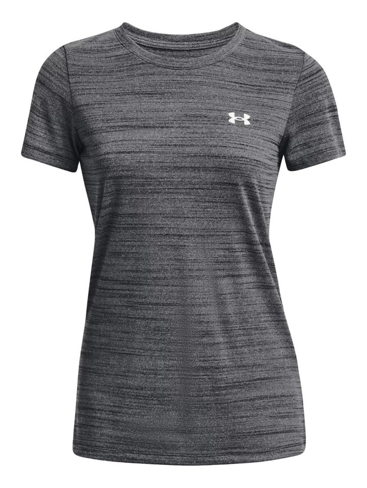 Mujer vistiendo camiseta deportiva Under Armour de color negro jaspeado con manga corta y cuello redondo.