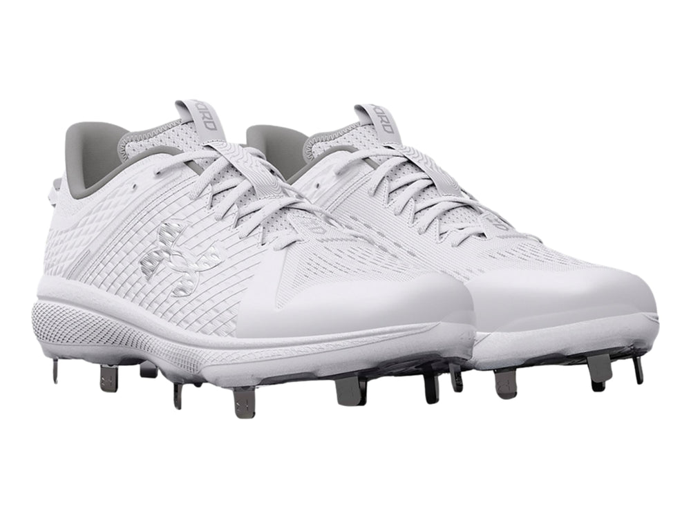 Zapato deportivo Under Armour blanco de corte bajo con tacos grises en la suela.