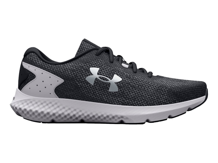 Tenis deportivos Under Armour Charged Rogue 3 Knit en color negro con suela blanca.