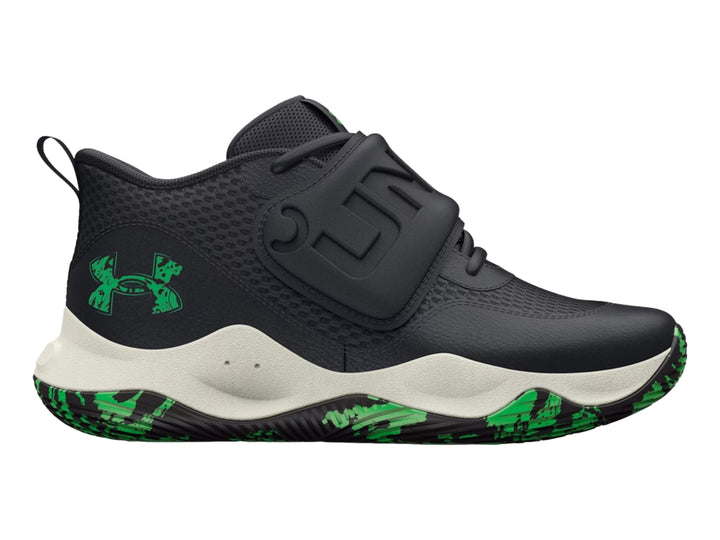 Tenis de baloncesto Under Armour color negro con suela blanca y detalles verdes.