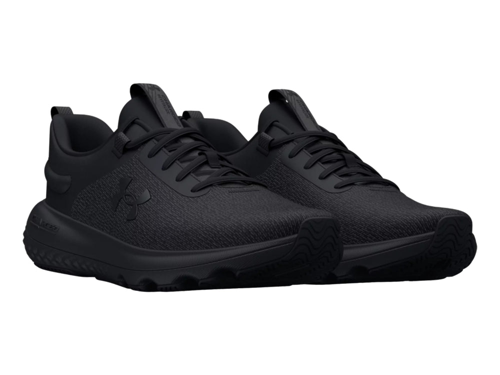 Tenis deportivos Under Armour color negro con suela Charged Revitalize.