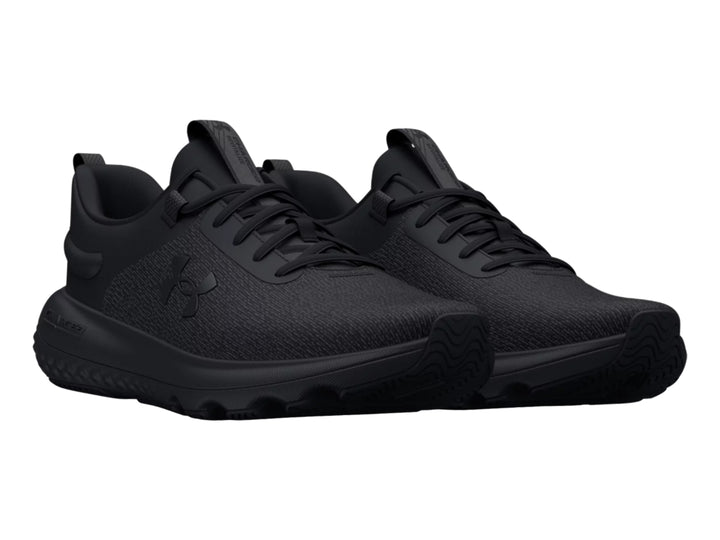 Tenis deportivos Under Armour color negro con suela Charged Revitalize.