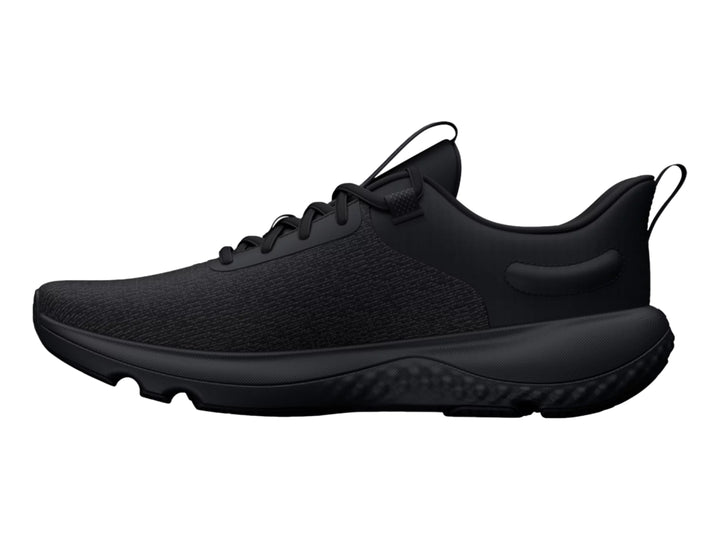 Tenis deportivos Under Armour color negro con suela Charged Revitalize.